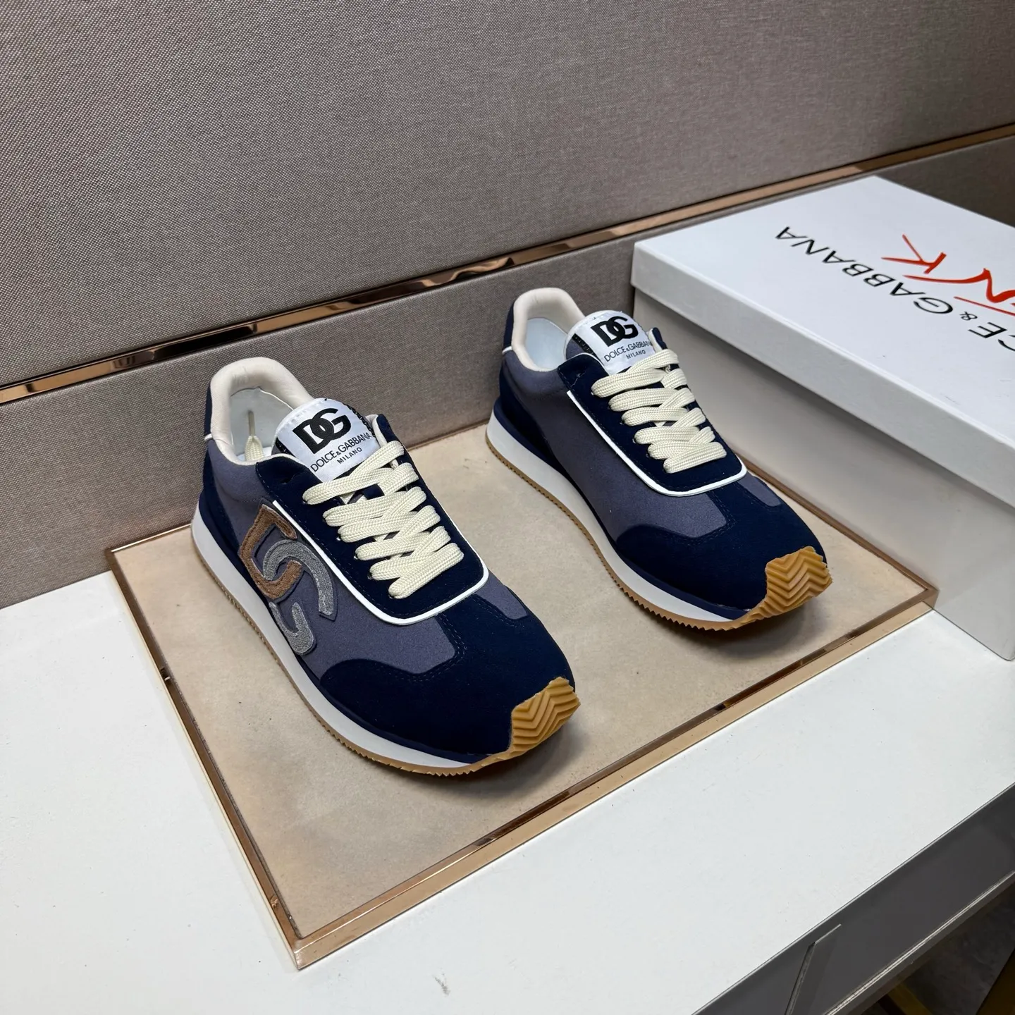 ⬛️Men's shoes💰p462 【DG～】Couple casual shoes 2025z cabinet sales simultaneously 🔶Size: 36-44#️⃣ 🔷1 color🔜The upper is made of multi-material splicing ➕Genuine leather lining, comfortable and breathable, sole: original comfortable and wear-resistant outsole, ⚠️real thing📱photographed🎬real thing is better📢📢📢
